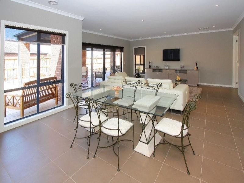 11 Coolong Terrace, Doreen VIC 3754