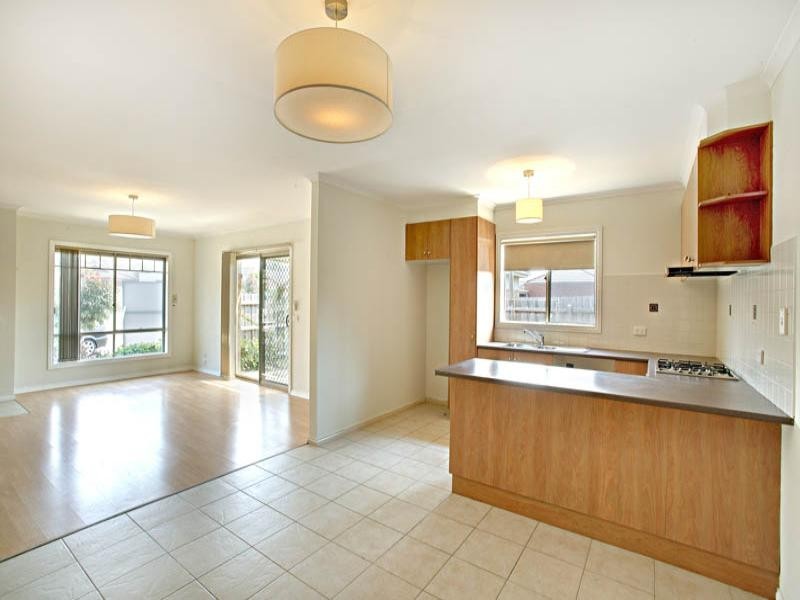 2/13 Payne Place, South Morang VIC 3752