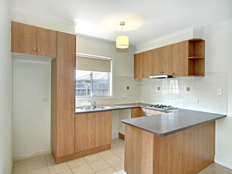 2/13 Payne Place, South Morang VIC 3752