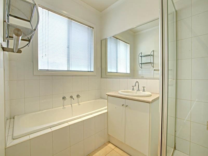 2/13 Payne Place, South Morang VIC 3752