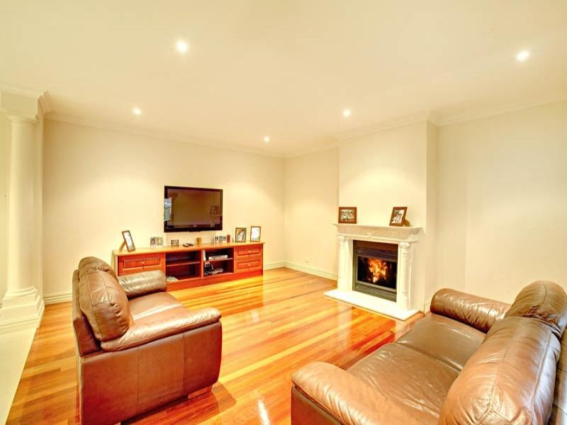 40 Ambrose Treacy Drive, Bundoora VIC 3083