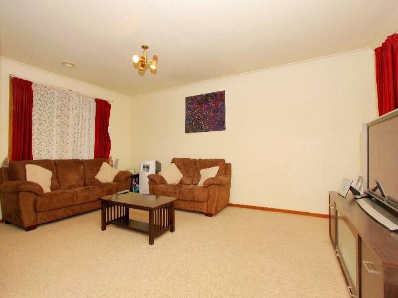 118 Prince of Wales Avenue, Mill Park VIC 3082