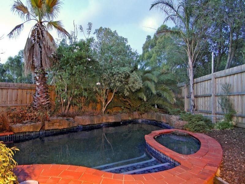 52 Edmund Rice Parade, Watsonia North VIC 3087