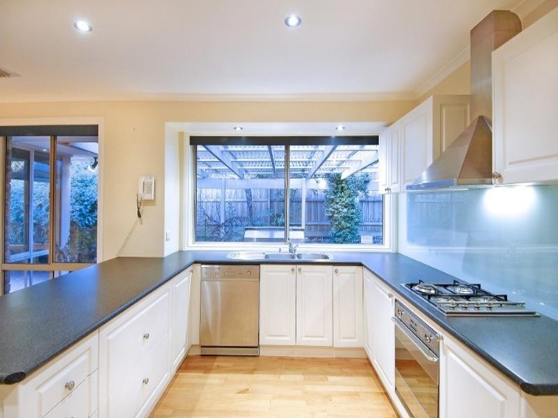 52 Edmund Rice Parade, Watsonia North VIC 3087