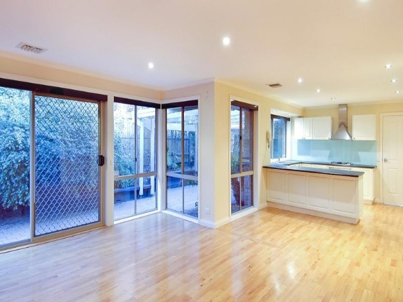 52 Edmund Rice Parade, Watsonia North VIC 3087