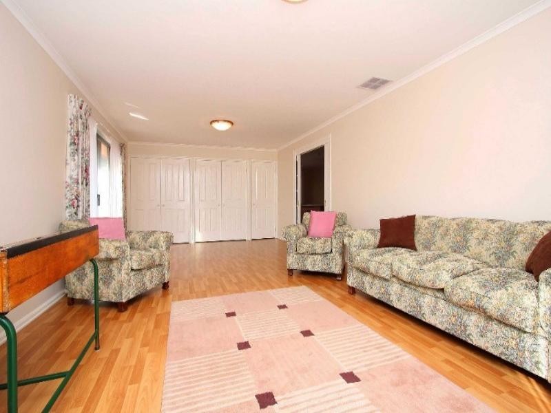 12 Gilroy Crescent, Mill Park VIC 3082