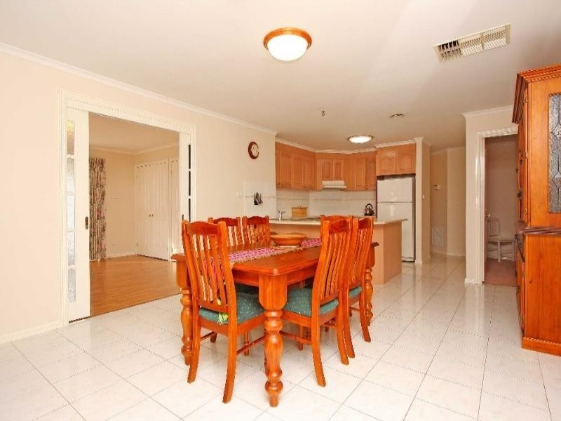 12 Gilroy Crescent, Mill Park VIC 3082