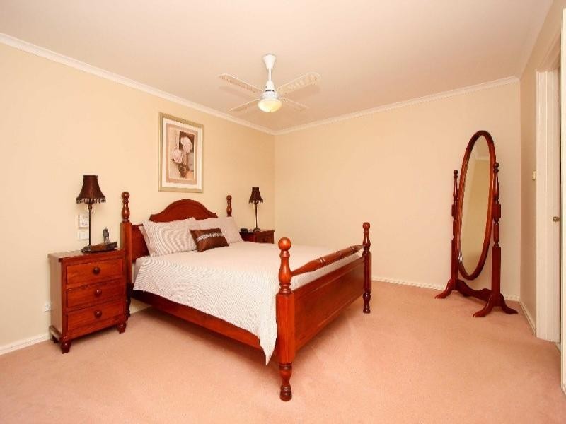 12 Gilroy Crescent, Mill Park VIC 3082