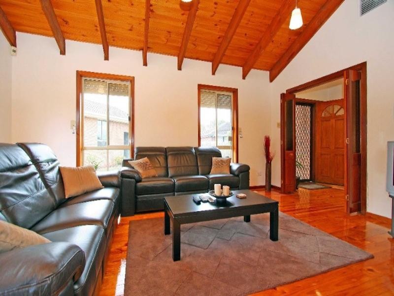 5 Ogle Close, Mill Park VIC 3082