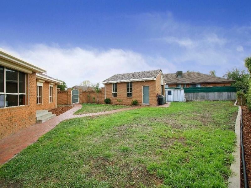 5 Ogle Close, Mill Park VIC 3082
