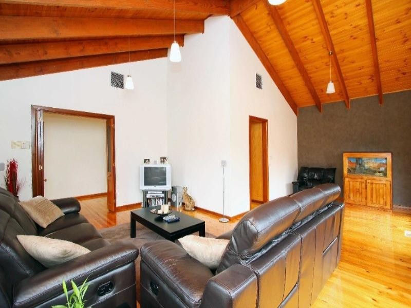 5 Ogle Close, Mill Park VIC 3082