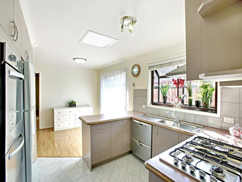 27 Hobson Crescent, Mill Park VIC 3082