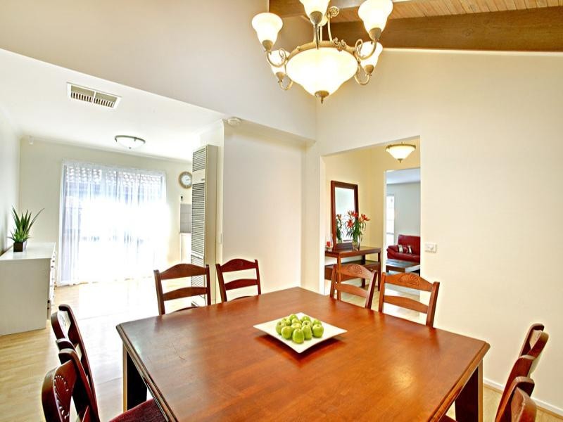 27 Hobson Crescent, Mill Park VIC 3082