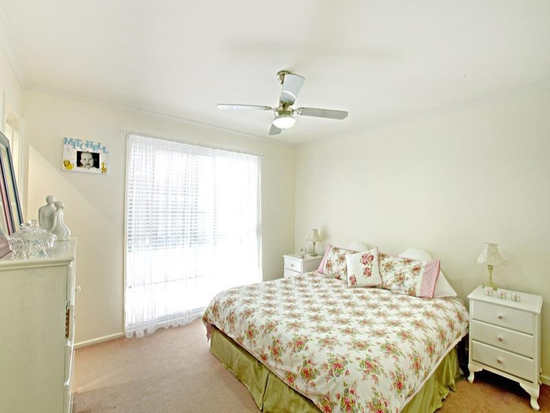 27 Hobson Crescent, Mill Park VIC 3082