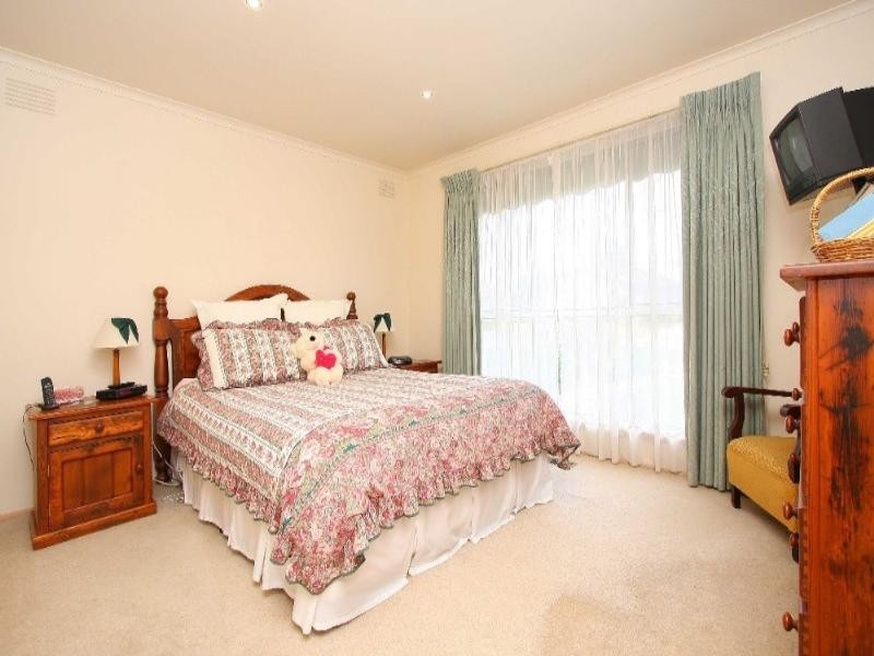 28 Cumberland Crescent, Thomastown VIC 3074