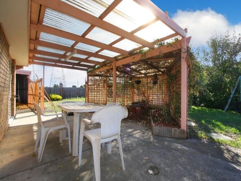 8 Emmerson Court, Mill Park VIC 3082