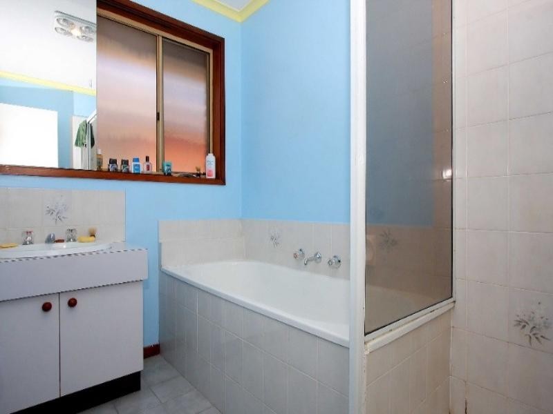 8 Emmerson Court, Mill Park VIC 3082