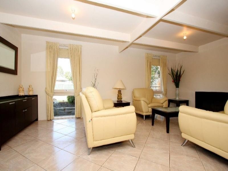 9 Sandhurst Crescent, Bundoora VIC 3083