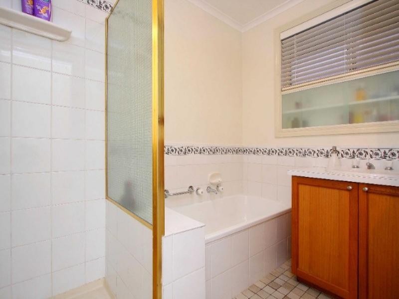 11 Kurrajong Crescent, Watsonia North VIC 3087