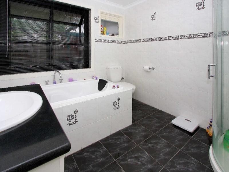 10 Britten Court, Bundoora VIC 3083