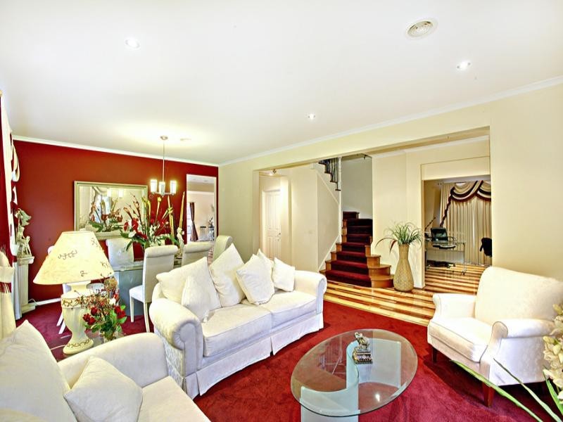 5 Garden Grove Drive, Mill Park VIC 3082