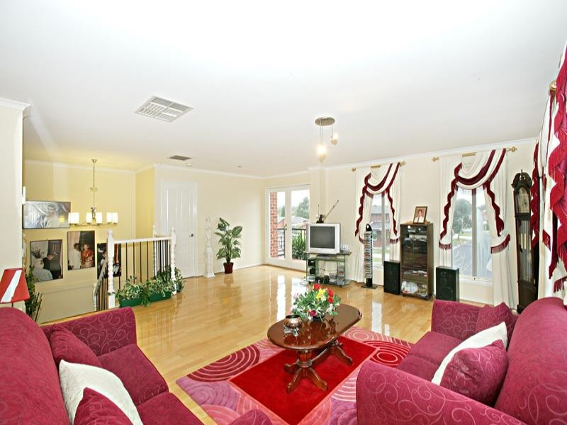 5 Garden Grove Drive, Mill Park VIC 3082