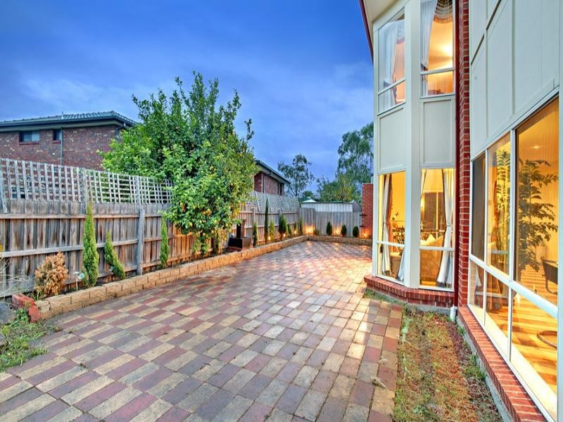 5 Garden Grove Drive, Mill Park VIC 3082