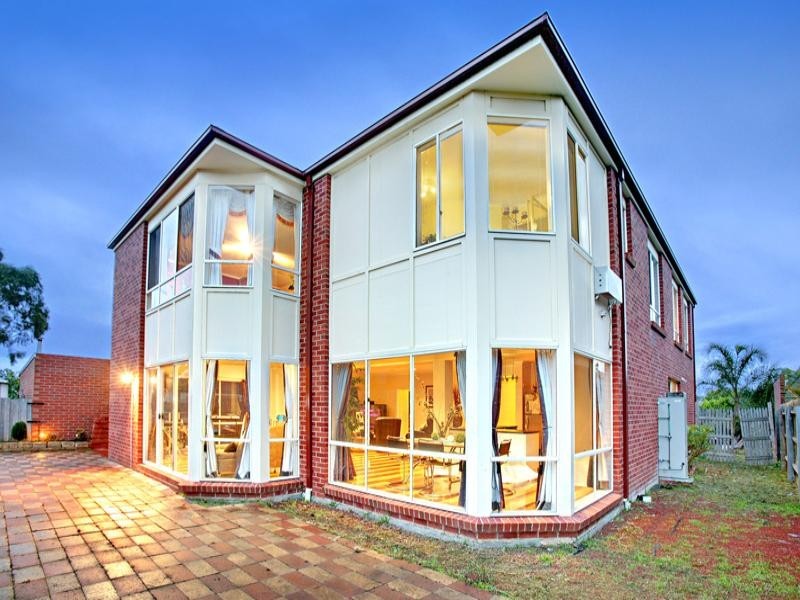 5 Garden Grove Drive, Mill Park VIC 3082