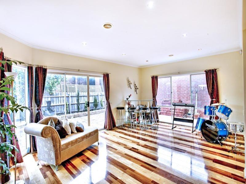 5 Garden Grove Drive, Mill Park VIC 3082