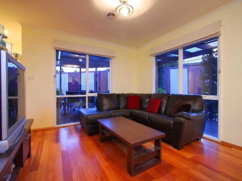 14 Langvale Court, Mill Park VIC 3082