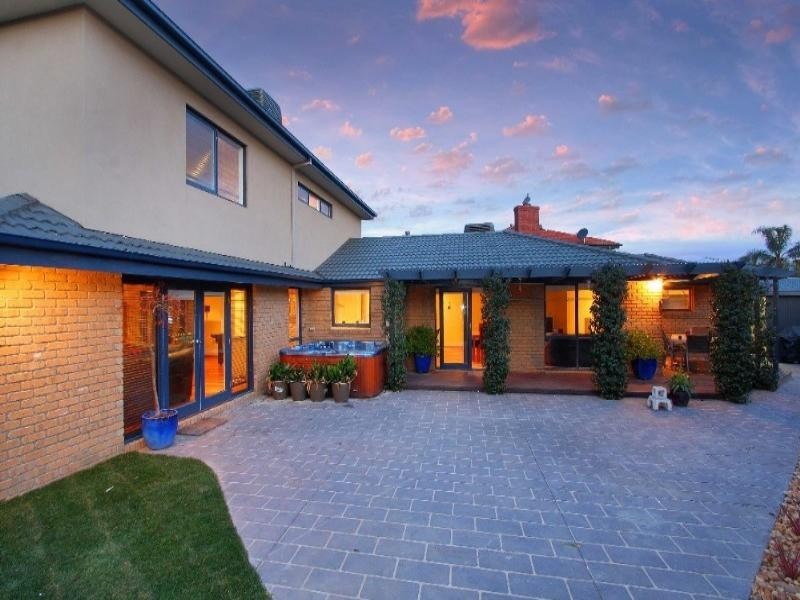14 Langvale Court, Mill Park VIC 3082