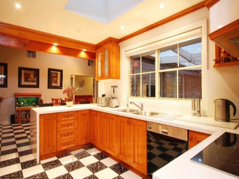 6 Edmund Rice Parade, Watsonia North VIC 3087