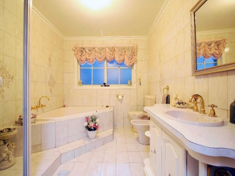 6 Edmund Rice Parade, Watsonia North VIC 3087