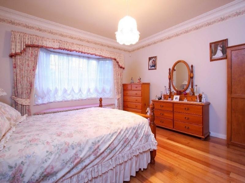 6 Edmund Rice Parade, Watsonia North VIC 3087