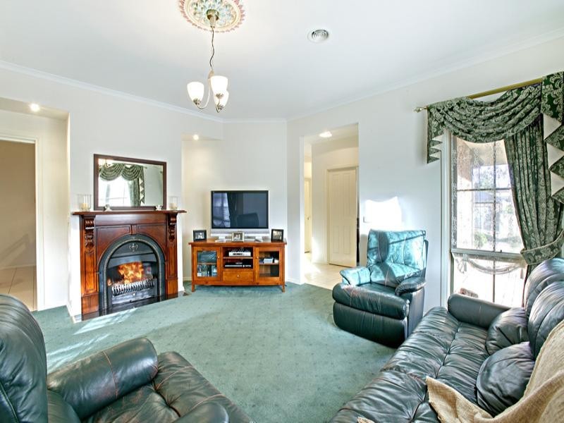 10 Wisteria Drive, Bundoora VIC 3083