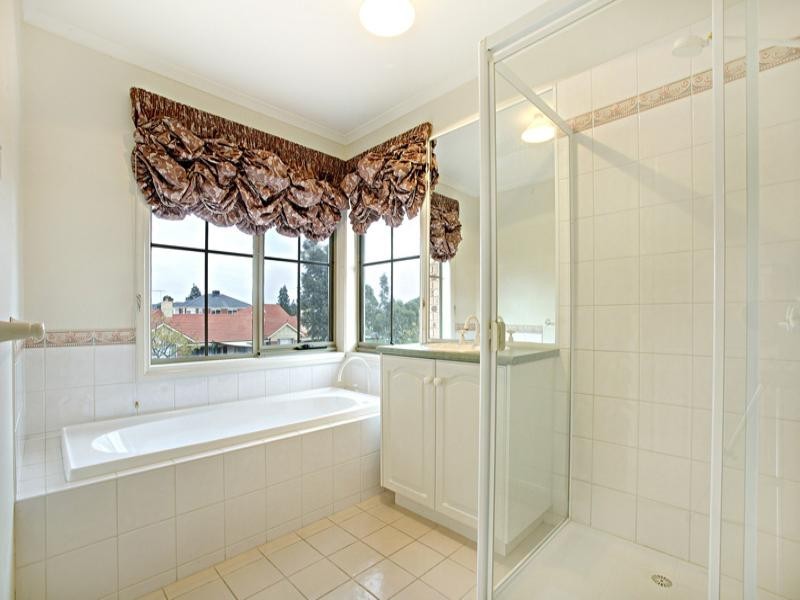 10 Wisteria Drive, Bundoora VIC 3083