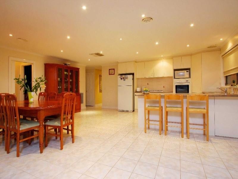 40 Stillman Drive, Mill Park VIC 3082