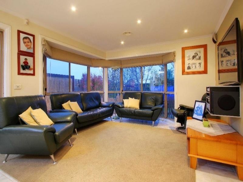 40 Stillman Drive, Mill Park VIC 3082