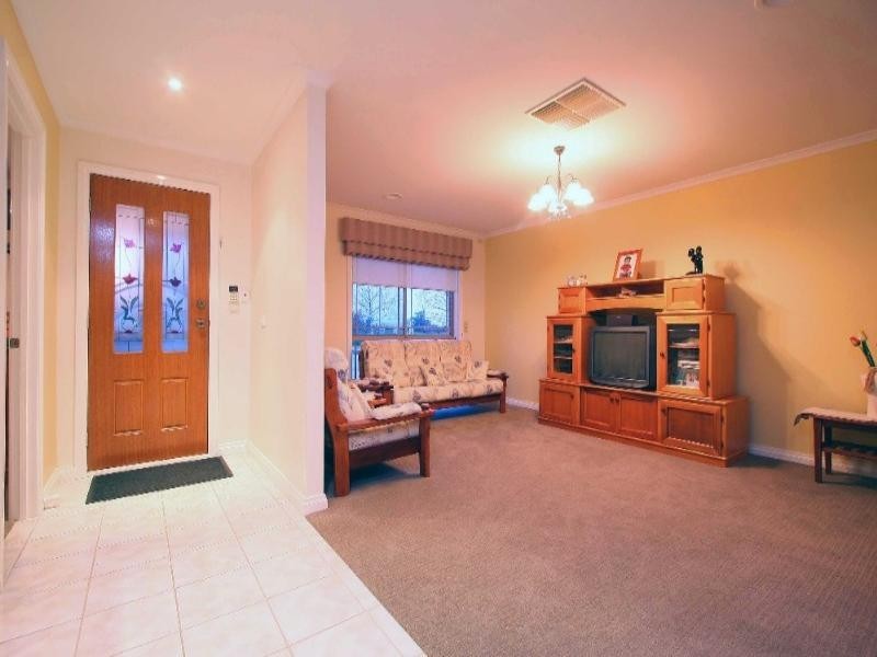 40 Stillman Drive, Mill Park VIC 3082