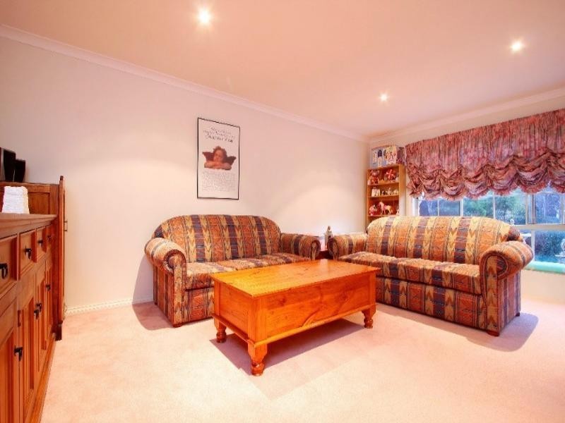 9 Francis Walton Road, Mill Park VIC 3082