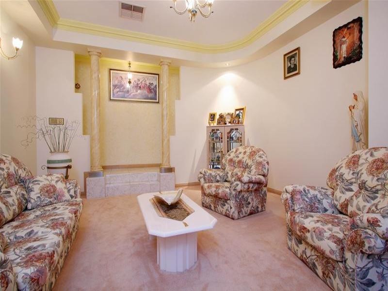 15 Eucalypt Drive, Mill Park VIC 3082