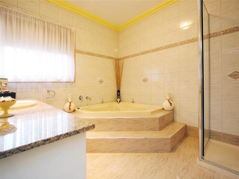 15 Eucalypt Drive, Mill Park VIC 3082