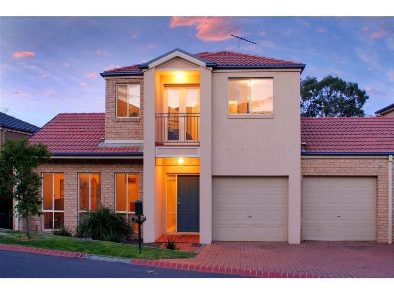 8 Redbark Hill Circuit, South Morang VIC 3752