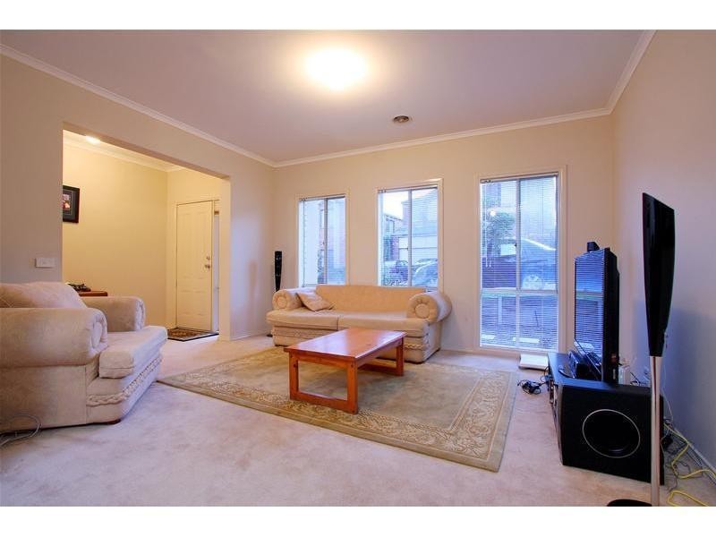 8 Redbark Hill Circuit, South Morang VIC 3752