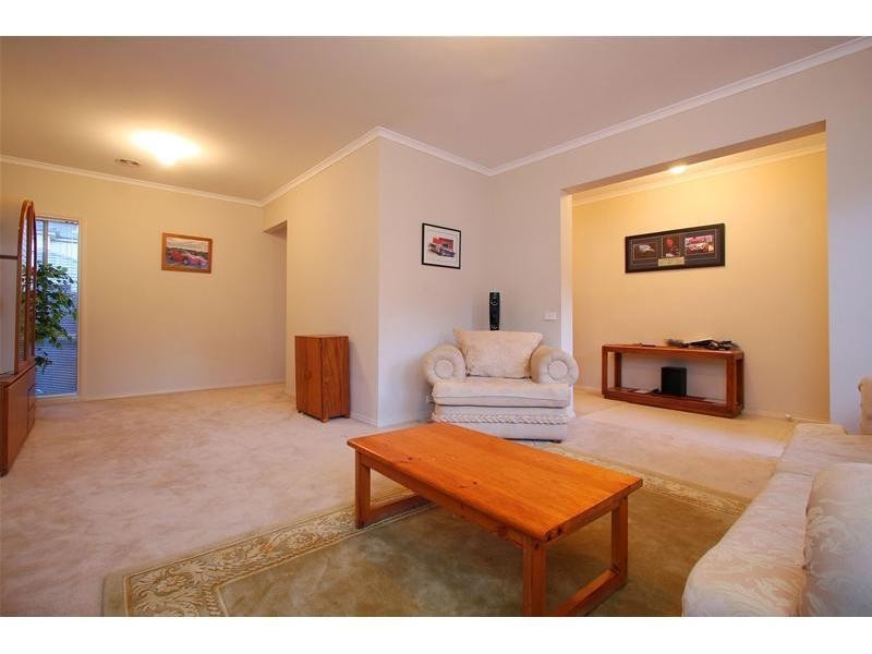 8 Redbark Hill Circuit, South Morang VIC 3752