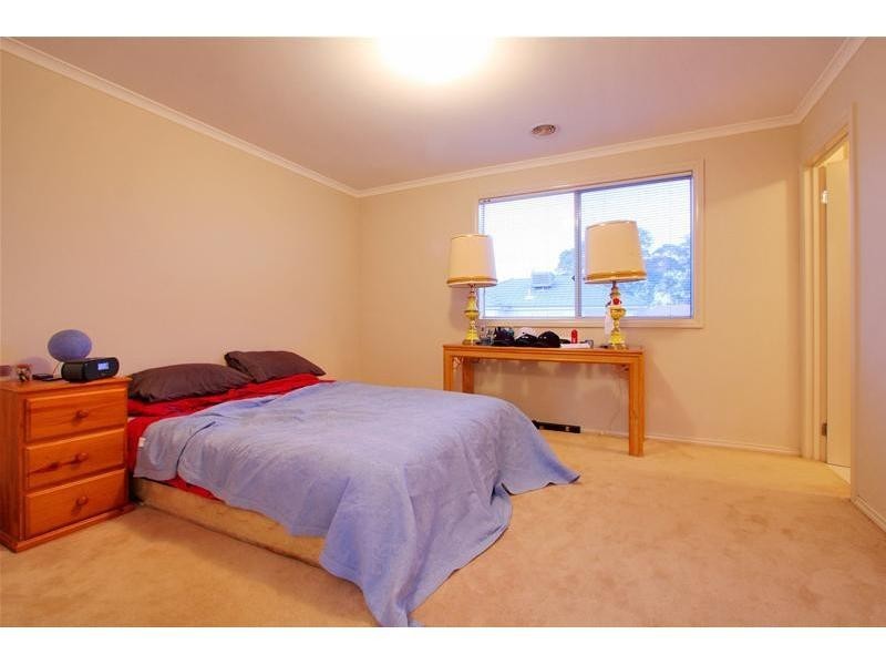 8 Redbark Hill Circuit, South Morang VIC 3752