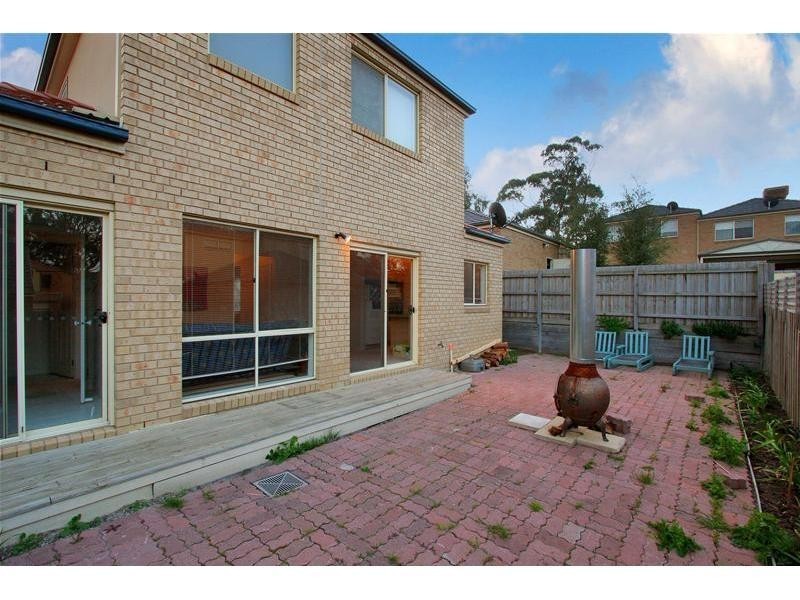 8 Redbark Hill Circuit, South Morang VIC 3752