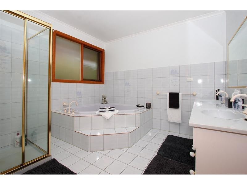 23 Edmund Rice Parade, Watsonia North VIC 3087