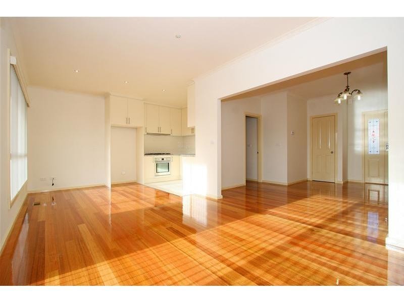 2/3 Eden Avenue, Watsonia VIC 3087