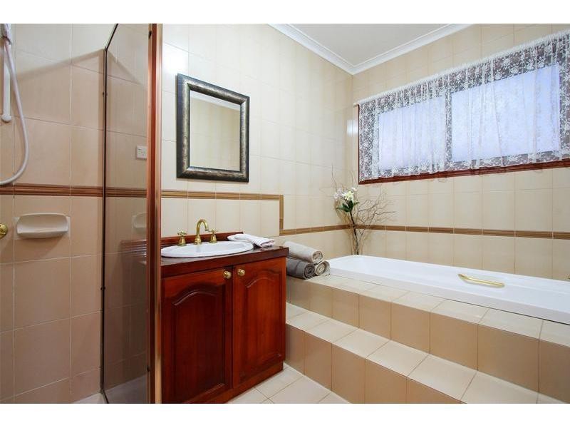 16 Medora Avenue, Bundoora VIC 3083